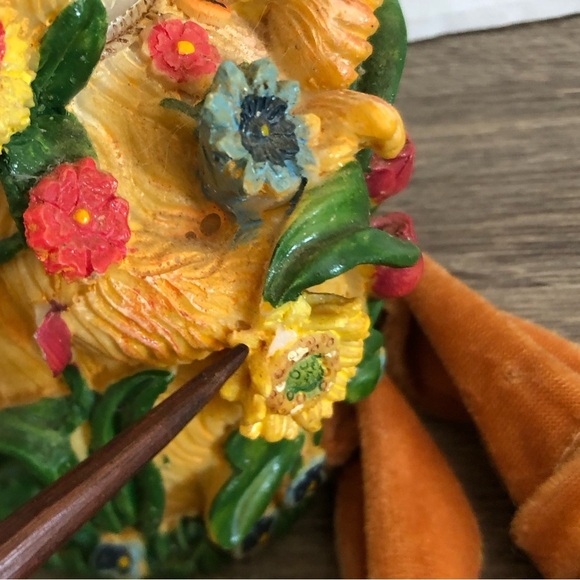 Vtg Orange Cat Figurine with Floral Accents - Picture 10 of 12